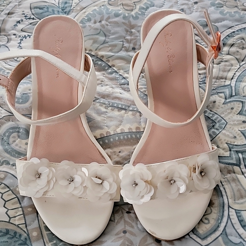 Girls white sandals size 2 1/2